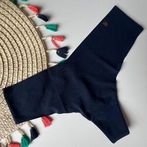 Victoria's Secret No Show Thong Panty Noir Navy Large NEW